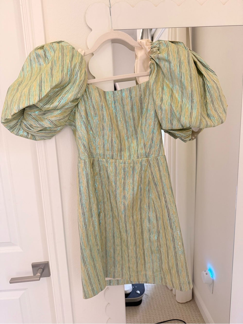 Puffed-Sleeve Party Dress in Mint Green